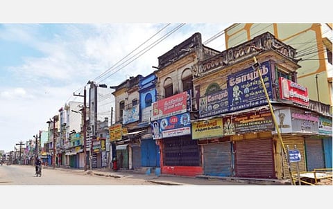 ஊரடங்கில் வெறிச்சோடிய மதுரை கீழமாசி வீதி. படம்: எஸ்.கிருஷ்ணமூர்த்தி