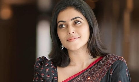 நடிகை பூர்ணாவிடம் பணம் கேட்டு மிரட்டல்: கேரளாவைச் சேர்ந்த நான்கு பேர் கைது
