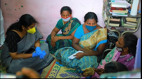 சாத்தான்குளம் சம்பவம்; பாதிக்கப்பட்டோர் குடும்பத்துக்கு கனிமொழி நேரில் ஆறுதல்: ரூ.25 லட்சம் நிதியுதவி வழங்கினார்