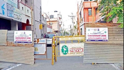 சாலைகளில் உலவும் தனிமைப்படுத்தப்பட்ட பகுதி மக்கள்; அச்சத்தில் குடியிருப்புவாசிகள்- புகார் எண்கள் வெளியீடு