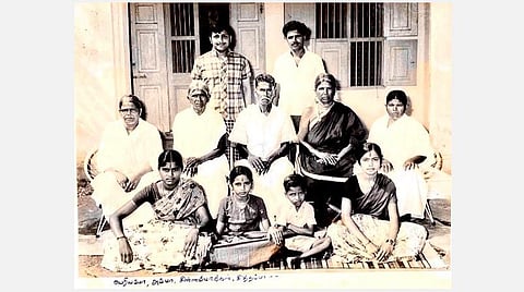 பெரியம்மா, தங்கைகள், குடும்பத்தினருடன்
