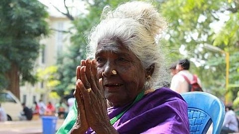நாட்டுப்புற பாடகி கொல்லங்குடி கருப்பாயி விபத்தில் காயம்