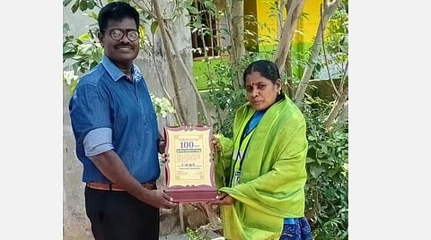 திரைப்படப் பாணி: 100 நாட்களும் தவறாமல் பணிசெய்த தூய்மைப் பணியாளருக்கு விருது