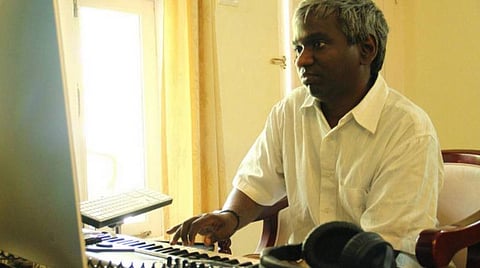 கார்த்திக் ராஜா பிறந்த நாள் ஸ்பெஷல்: இசைஞானியின் பேர் சொல்லும் தலைமகன்