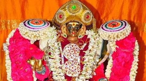 இன்று மாப்பிள்ளை அலங்காரத்தில் காட்சியளித்த பரமதத்தர்.