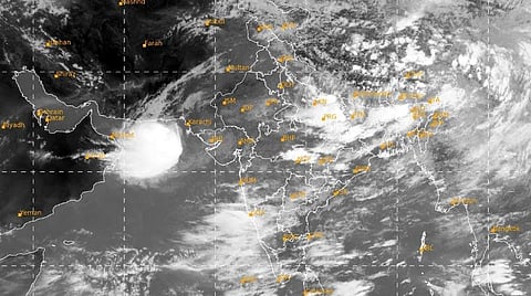 வெப்பச் சலனம்; உள் மாவட்டங்கள், கடலோர மாவட்டங்களில் மழை வாய்ப்பு: வானிலை ஆய்வு மையம்