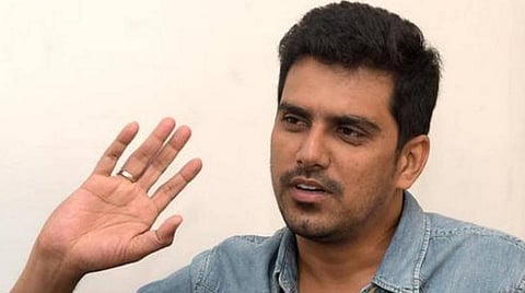 ஆன்லைன் வகுப்புகள்: கல்வி நிறுவனங்களைச் சாடிய எஸ்.ஆர்.பிரபு