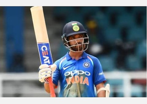 பாலில் இருந்து ஈ-யை வழித்து எறிவது போல் ரஹானேவை ஒருநாள் அணியிலிருந்து எறிந்து விட்டார்கள்: ஆகாஷ் சோப்ரா வேதனை
