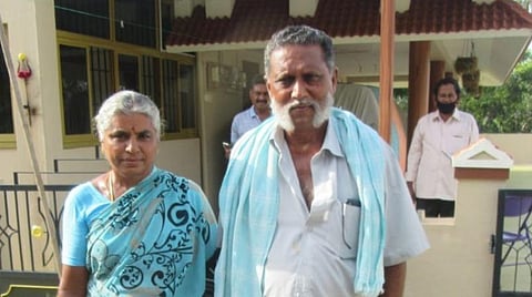 எஸ்.பி. தினேஷ்குமாரின் தாய் - தந்தை