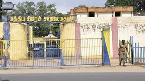 சாத்தான்குளம் வழக்கு: சிபிஐ விசாரணைக்குப் பின் 5 காவலர்களும் நீதிமன்றத்தில் ஆஜர்; 30-ம் தேதி வரை காவல்- மீண்டும் மதுரை சிறையில் அடைப்பு