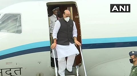 லே நகருக்குச் சென்றடைந்த மத்திய பாதுகாப்புத்துறை அமைச்சர் ராஜ்நாத் சிங் : படம் ஏஎன்ஐ
