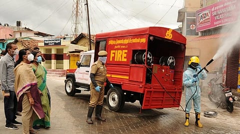 கேத்தி பேரூராட்சிக்கு உட்பட்ட பகுதிகளில் கிருமி நாசினி தெளிக்கப்பட்டது.
