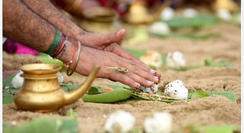 ஆடி அமாவாசை ; தர்ப்பணம் யாரெல்லாம் கொடுக்கணும்? - முன்னோருக்கு நன்றி சொல்லவேண்டாமா?
