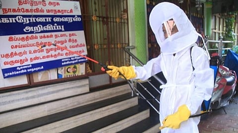 குமரியில் அமைச்சர்கள் ஆய்வில் பங்கேற்ற ஏ.எஸ்.பி.க்கு கரோனா; சார் ஆட்சியரான மனைவிக்கும் சோதனை: மாவட்ட ஆட்சியர் அலுவலக ஊழியர்கள் பீதி