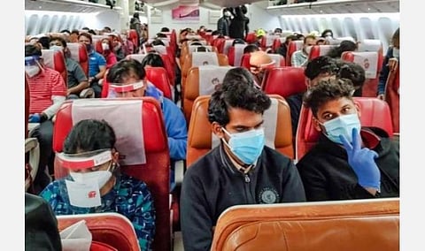 வெளிநாடுகளில் சிக்கியுள்ள தமிழர்களை மீட்க 58 விமானங்கள்: உயர் நீதிமன்றத்தில் மத்திய அரசு தகவல்