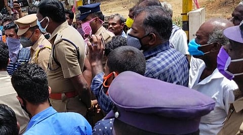 வனத்துறை விசாரணையில் விவசாயி உயிரிழந்த சம்பவம்: உடலை வாங்க குடும்பத்தினர் தொடர்ந்து 2-வது நாளாக மறுப்பு