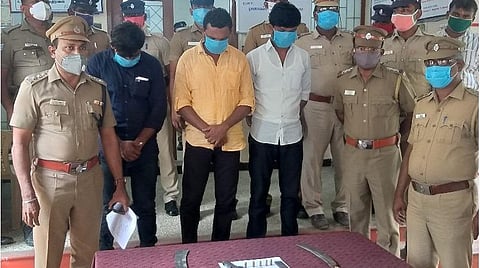 கோவில்பட்டியில் துப்பாக்கி, ஆயுதத்துடன் பிடிபட்ட குமுளி ராஜ்குமார் உள்பட 3 பேர் குண்டர் சட்டத்தில் கைது
