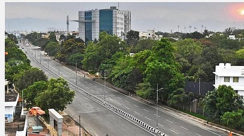 கோவையில் 37 மணி நேர தளர்வில்லா ஊரடங்கு: வெறிச்சோடிக் கிடக்கும் சாலைகள்