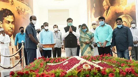 படங்கள்:எல். பாலச்சந்தர்