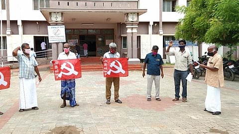 வேலை உறுதி திட்டத்தில் சட்டக்கூலியை அமல்படுத்த வலியுறுத்தி கோவில்பட்டி, எட்டயபுரத்தில் விவசாயி தொழிலாளர் சங்கம் போராட்டம்