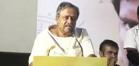 விமானத்தில் வராத கரோனா திரையரங்குகளில் மட்டும் எப்படி வரும்? - ரோகிணி பன்னீர்செல்வம் கேள்வி