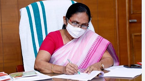 கேரளத்தில் இன்று 903 பேருக்குக் கரோனா: சுகாதாரத்துறை அமைச்சர் ஷைலஜா தகவல்