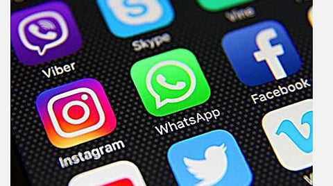 வரைமுறை இல்லாமல் பதிவுகள்; யூடியூப் உள்ளிட்ட சமூக வலைதளங்களை கண்காணிக்க சென்சார் அமைப்பு கோரி உயர் நீதிமன்றத்தில் வழக்கு
