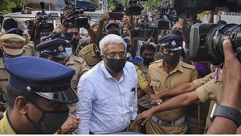 கேரள தங்கக் கடத்தல் வழக்கு: சதி வலையில் வீழ்ந்தாரா சிவசங்கர் ஐஏஎஸ்?