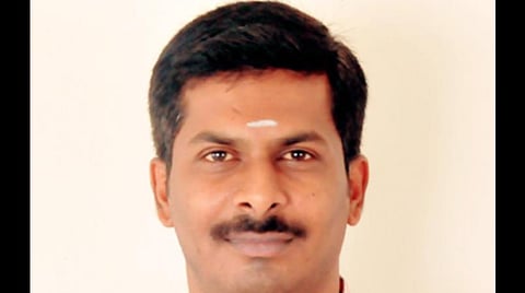 உதவி செய்தி மக்கள் தொடர்பு அலுவலர் சதீஷ்குமார்.