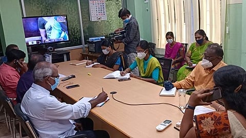 காணொலி காட்சி மூலம் மக்கள் குறைகளைக் கேட்டறிந்தார் நெல்லை ஆட்சியர்: தமிழகத்திலேயே முதன்முறை