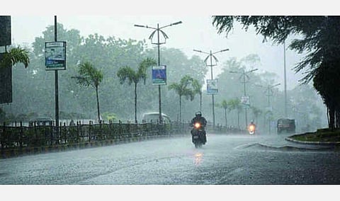 வளிமண்டல மேலடுக்குச் சுழற்சி; சென்னை உள்ளிட்ட 18 மாவட்டங்களில் மழை வாய்ப்பு: வானிலை ஆய்வு மையம் தகவல்