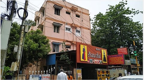 கீழ்ப்பாக்கம் கார்டன் பகுதியில் வீட்டில் போதைப்பொருள் தயாரித்த இளைஞர் சிக்கினார்: டிஎஸ்பி வீட்டை வாடகைக்கு எடுத்து துணிகரம்