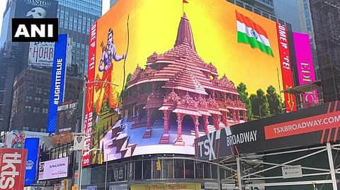 நியூயார்க் டைம்ஸ் சதுக்கத்தில் ராமர் கோயில், கடவுள் ராமர், தேசியக்கொடி படம் திரையிடப்பட்டு கொண்டாடப்பட்ட காட்சி : படம் ஏஎன்ஐ