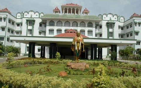 உயர் நீதிமன்ற கிளையில் வீடியோ கான்பரன்ஸ் விசாரணையில் 4832 வழக்குகளுக்கு தீர்வு