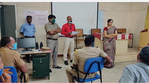 குடும்ப இறுக்கத்தைப் போக்கினாலே வேலையை சுகமாக்கலாம்: காவலர்களுக்குப் பயிற்சியளிக்கும் மனநல ஆலோசகர் ஜெயபிரகாஷ்