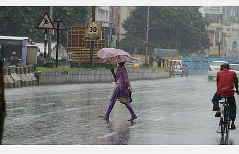 வளிமண்டல மேலடுக்கு சுழற்சி: பெரும்பாலான மாவட்டங்களில் மிதமான மழை: வானிலை ஆய்வு மையம் தகவல்