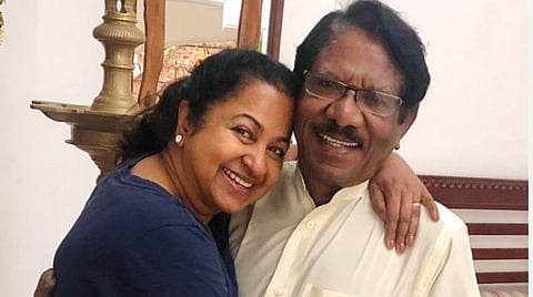 42 ஆண்டுகள் நிறைவு: பாரதிராஜாவின் வாழ்த்தால் நெகிழ்ந்த ராதிகா