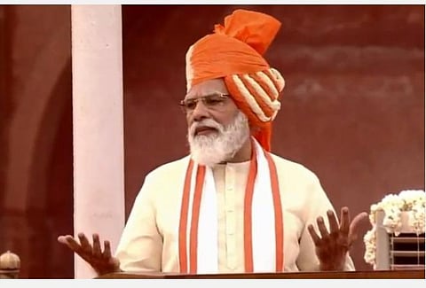 டெல்லி செங்கோட்டையில் சுதந்திரனத்தில் பிரதமர் மோடி பேசிய காட்சி : படம் உதவி ட்விட்டர்