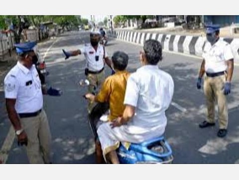 30 மணி நேர முழு ஊரடங்கு: மருத்துவக் காரணம் இன்றி வெளியில் வரவேண்டாம்: சென்னை போக்குவரத்து காவல்துறை எச்சரிக்கை