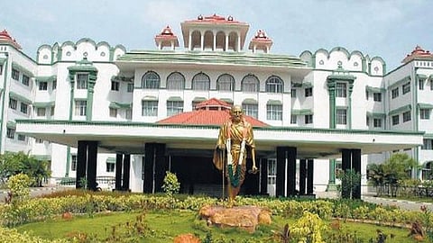 சாத்தான்குளம் வழக்கு சரியான பாதையில் செல்கிறது; சிபிஐ மீண்டும் அறிக்கை தாக்கல் செய்ய வேண்டும்: உயர் நீதிமன்றம் உத்தரவு