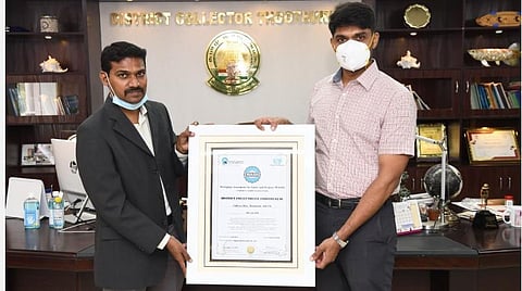 கரோனா பாதுகாப்பு: தூத்துக்குடி மாவட்ட ஆட்சியர் அலுவலகத்திற்கு தரக்கட்டுப்பாட்டு விருது: தென் இந்தியாவில் விருது பெற்ற ஒரே மாவட்ட அலுவலகம்