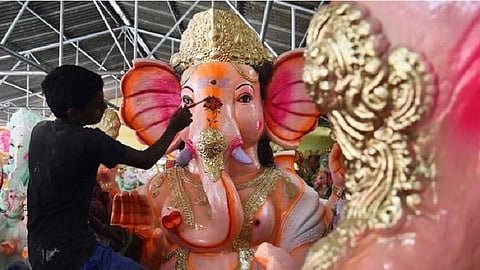 விநாயகர் சதுர்த்தி விழா நடத்த உத்தரவிடக்கோரிய மனுவை திரும்பப் பெறாவிட்டால் அபராதம்: உயர் நீதிமன்ற மதுரைக் கிளை எச்சரிக்கை