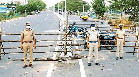 தமிழகத்தில் நாளை தளர்வில்லா முழு ஊரடங்கு: தொற்று பரவலை தடுக்க கண்காணிப்பு தீவிரம்