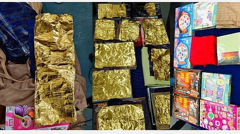 பொம்மைப் பெட்டியில் அடைத்து ரூ.78.4 லட்சம் மதிப்புள்ள தங்கம் கடத்தல்: கரோனாவால் வேலையிழந்து சென்னை திரும்பிய துபாய் பயணி கைது