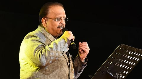 அப்பாவின் உடல்நிலை அப்படியேதான் இருக்கிறது; உயிர் காக்கும் கருவிகளின் உதவியுடன்தான் இருக்கிறார்: எஸ்பிபி சரண் தகவல்