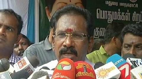 கூட்டுறவு வங்கியில் யார் தவறு செய்தாலும், நானாக இருந்தாலும் தப்பிக்க இயலாது: மதுரையில் அமைச்சர் செல்லூர் ராஜூ எச்சரிக்கை