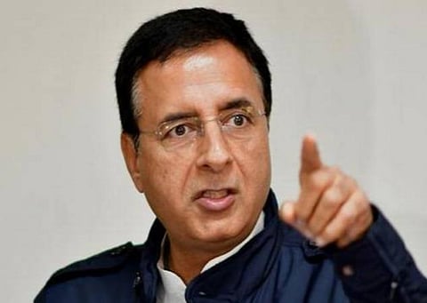 ‘‘ராகுல் காந்தி அப்படி சொல்லவில்லை; மோடி ஆட்சியை எதிர்த்து நாம் செயல்படுவதை விடுத்து நமக்கும் சண்டையிட வேண்டாம்’’ -சுர்ஜேவாலா விளக்கம்