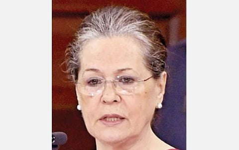 காணொலி மூலம் நடந்த காரிய கமிட்டி கூட்டத்தில் முடிவு; காங்கிரஸ் கட்சி தலைவராக சோனியா காந்தியே நீடிப்பார்- அடுத்த 6 மாதங்களில் புதிய தலைவரை தேர்வு செய்ய திட்டம்