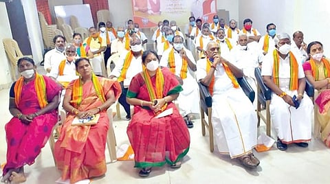 திருநெல்வேலியில் நடைபெற்ற பாஜக மாநில செயற்குழு உறுப்பினர்கள் கூட்டத்தில் முன்னாள் மத்திய இணையமைச்சர் பொன்.ராதாகிருஷ்ணன் உள்ளிட்டோர் பங்கேற்றனர்.