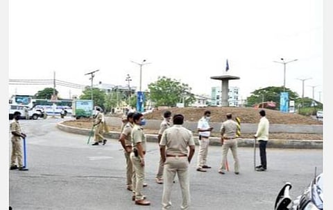 5 மாதத்துக்கு பின் கரோனா கட்டுப்பாடுகள் தளர்வு: கர்நாடகாவில் இ பாஸ் முறை, 14 நாட்கள் தனிமை ரத்து
